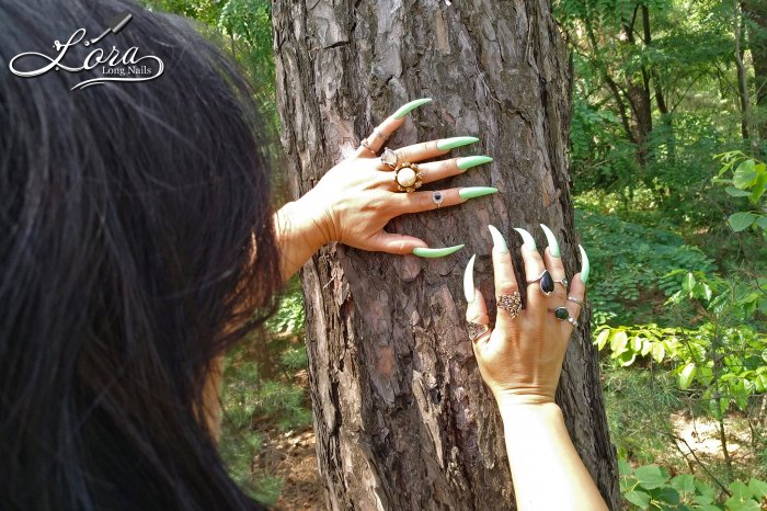 Nails, rings and asmr in the forest 🌲