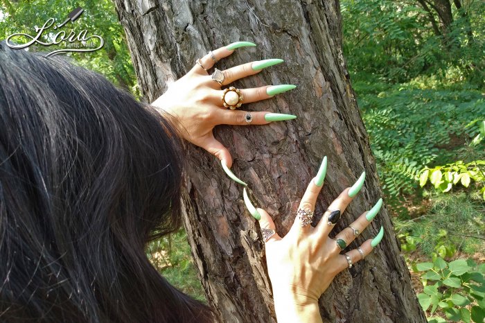 Nails, rings and asmr in the forest 🌲