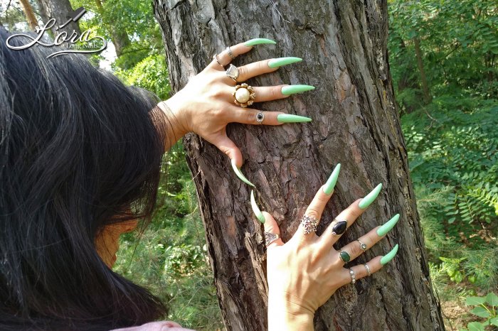 Nails, rings and asmr in the forest 🌲