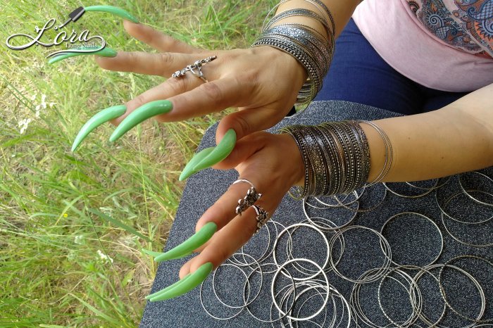 Nails, rings and asmr in the forest 🌲