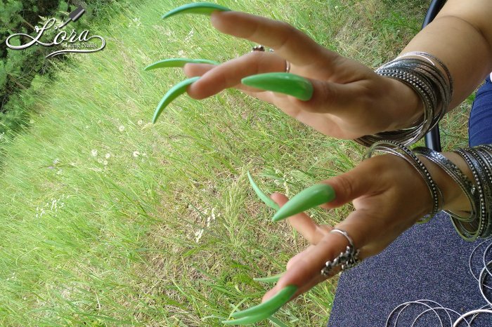 Nails, rings and asmr in the forest 🌲