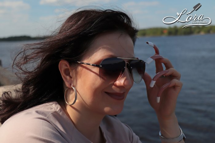 Photo session of long nails on the embankment of the Dnieper river in Kiev