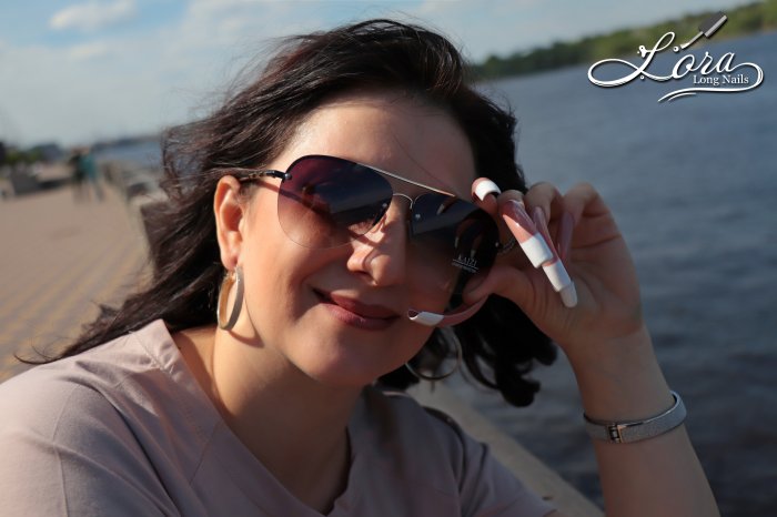 Photo session of long nails on the embankment of the Dnieper river in Kiev