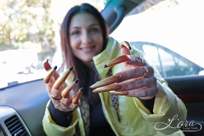 Photoshoot - Car LONG NAILS Tapping 🌃 City Sounds